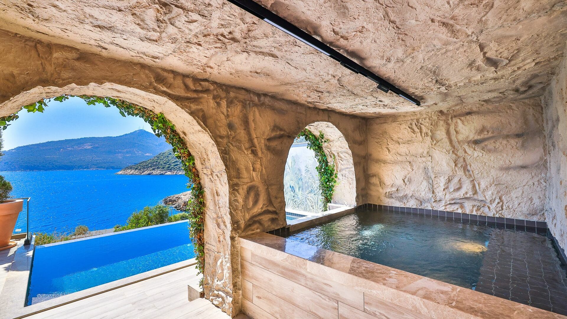 Kumsal Evi indoor cave jacuzzi pool