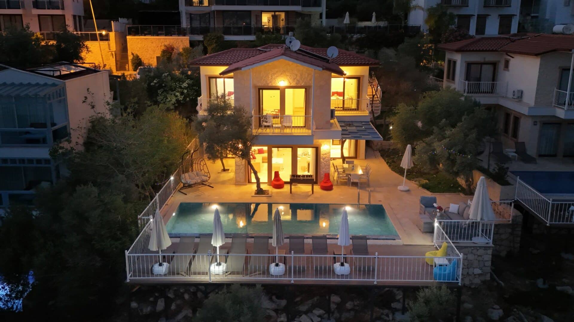 Villa Hermes nightfall