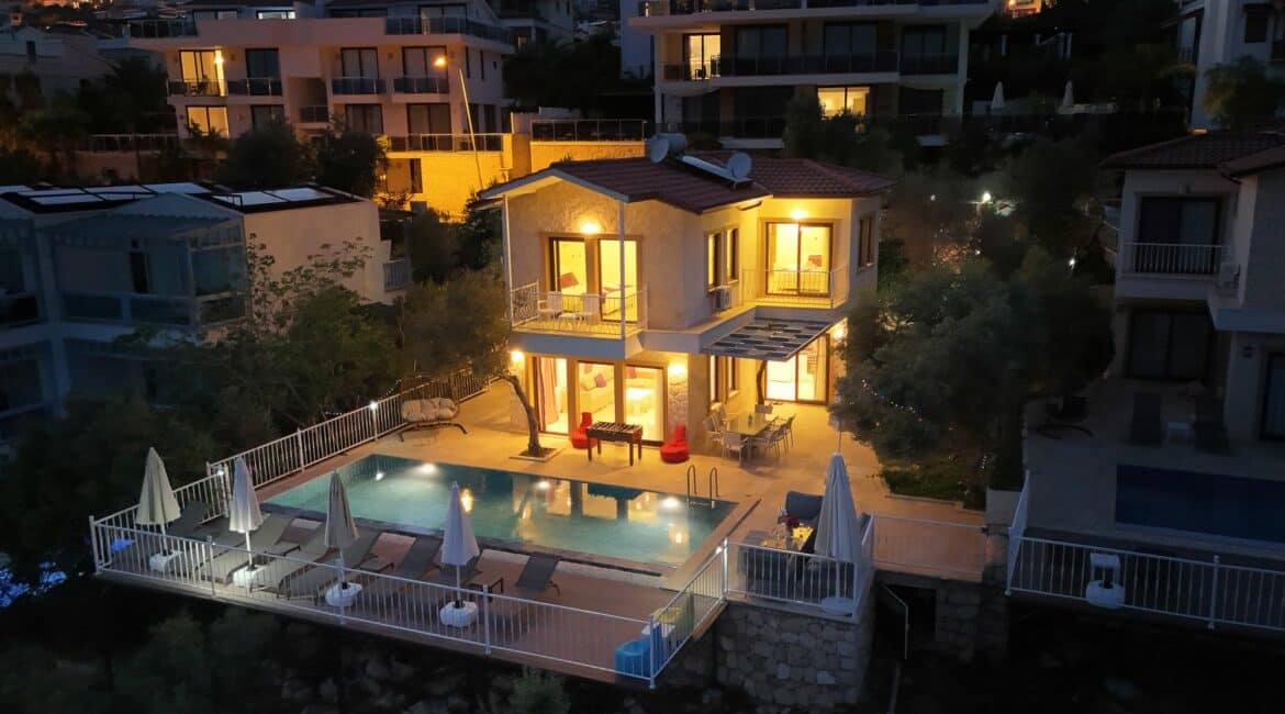 Villa Hermes swimming pool at night