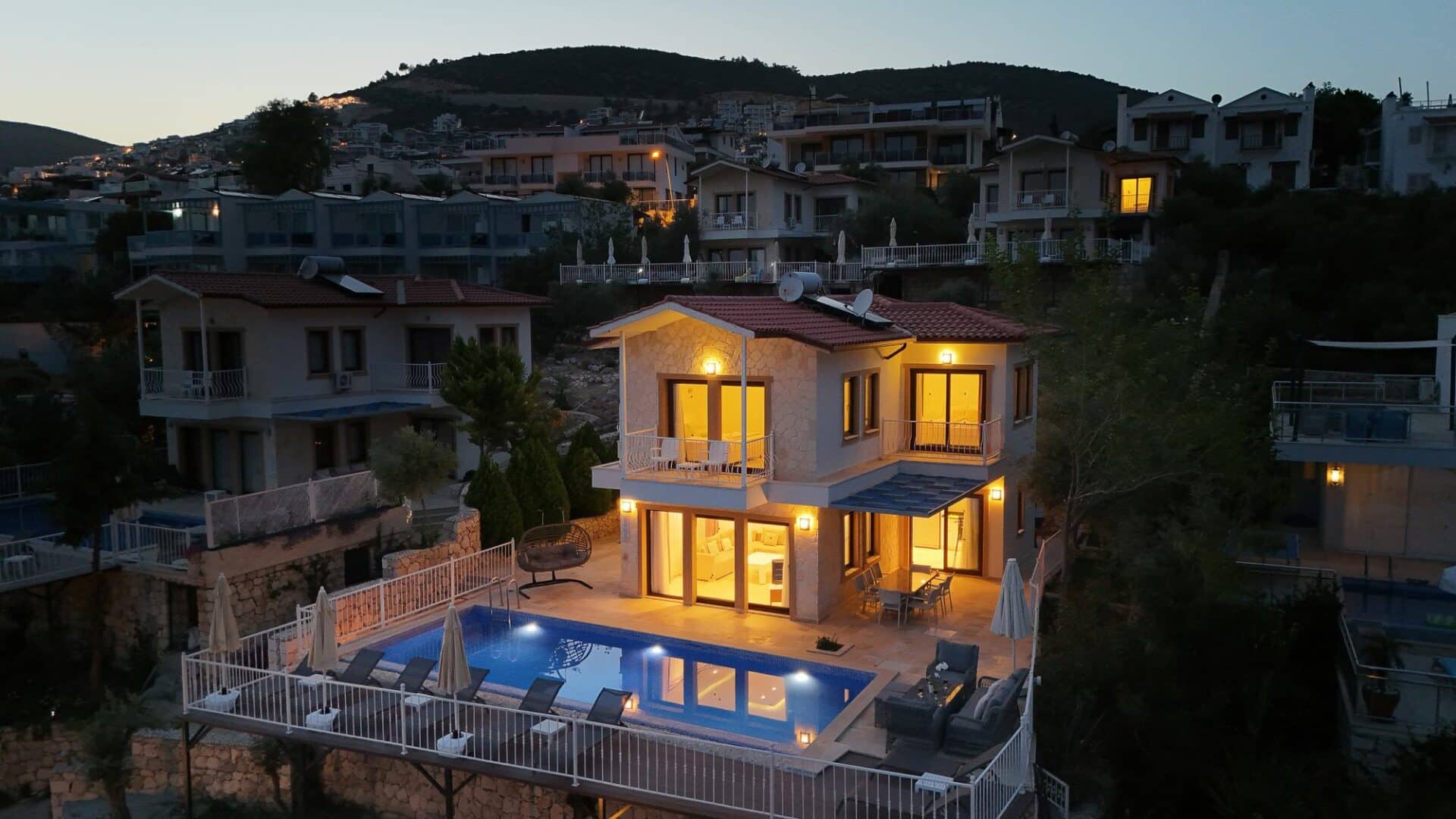 Villa Iris by night