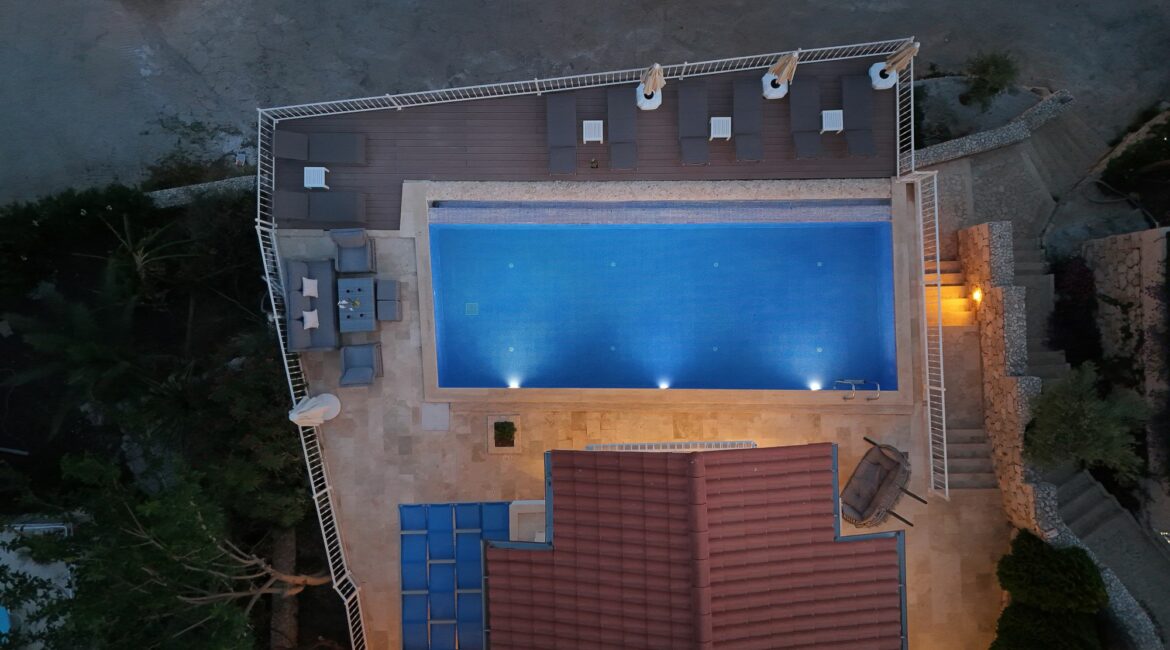 Villa Iris swimming pool by night