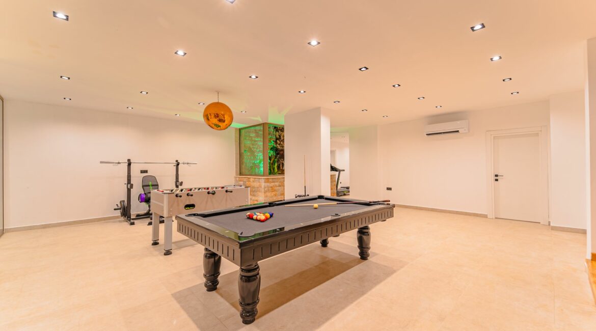 Villa Nobles Rox games room and gym equipment