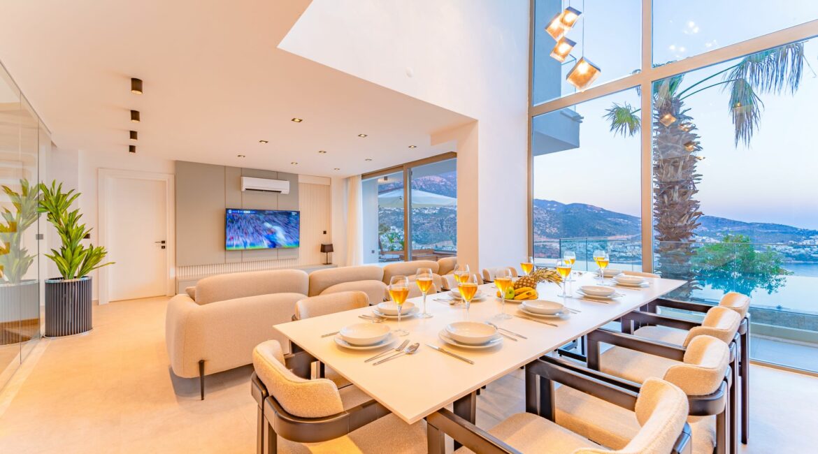 Villa Nobles Rox open plan dining space and epansive bay views