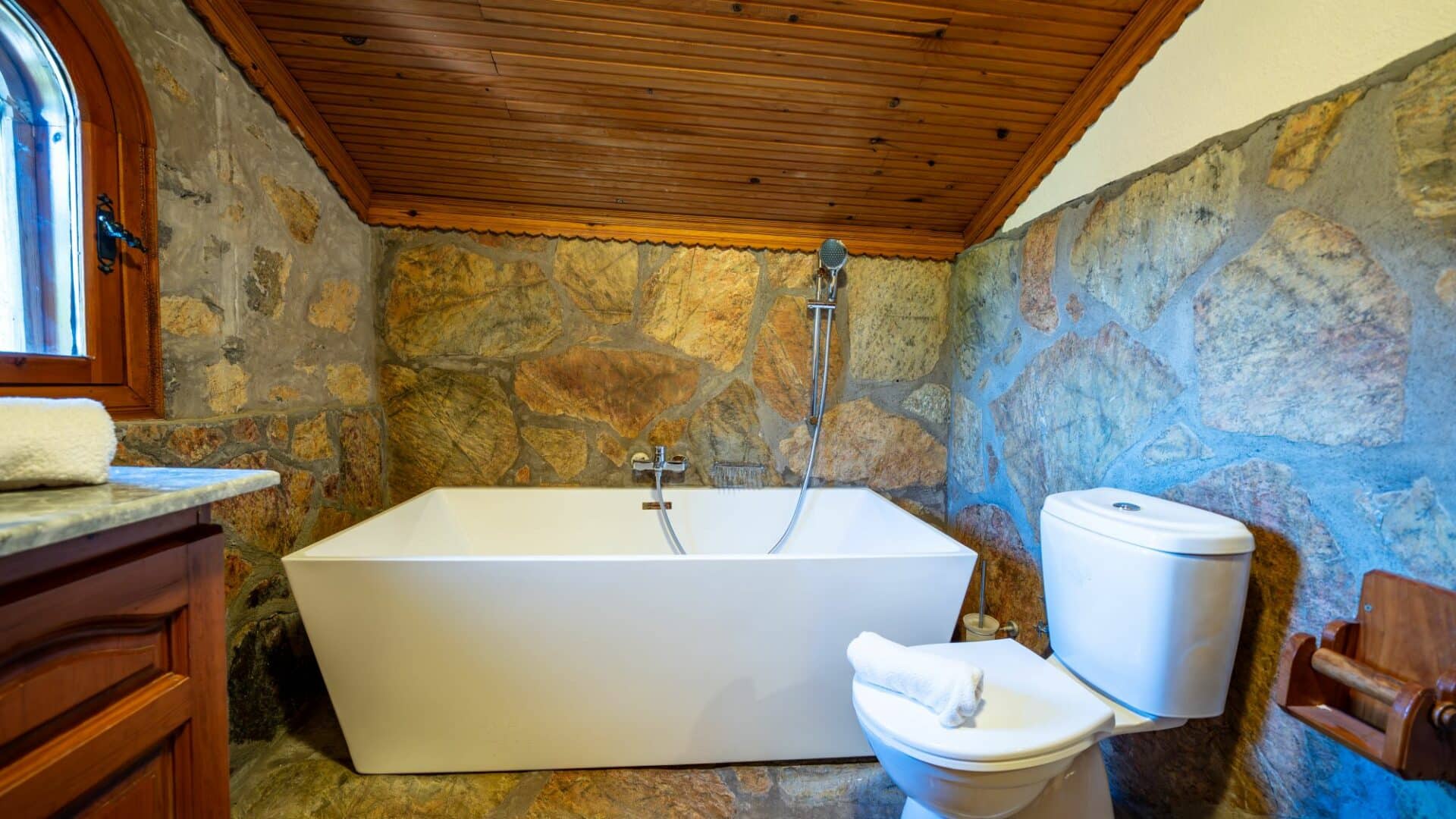 Chalet Vista bathrooms