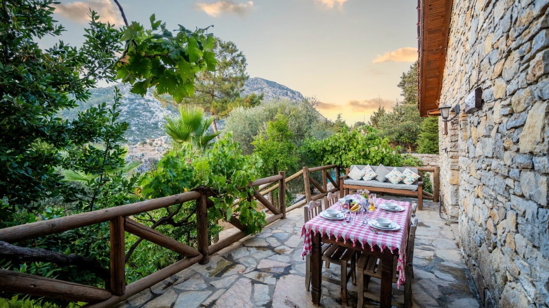 Chalet Vista beautifully rustic alfresco dining