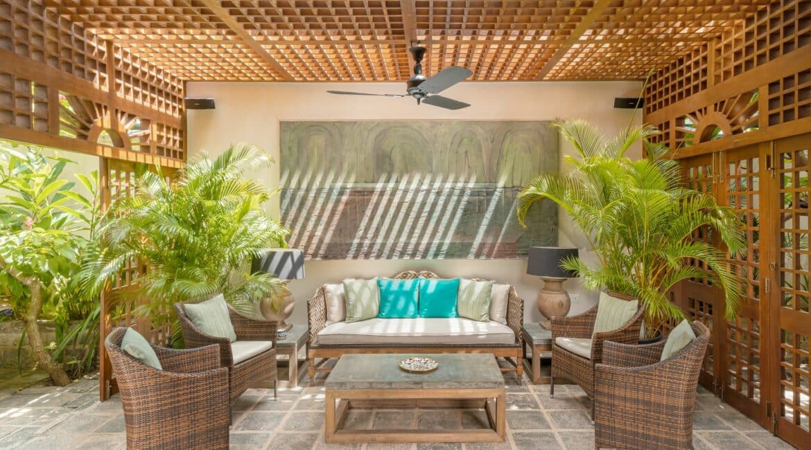 ISHQ Breakfast Area