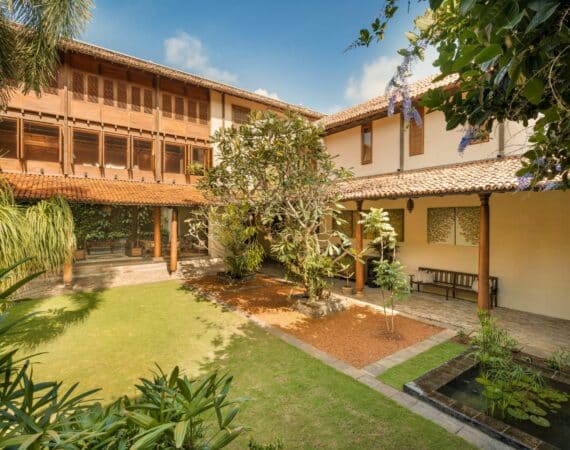 Manicured green lawns and lush tropical planting in the courtyard at ISHQ Colombo – a serene garden sanctuary in the heart of Sri Lanka’s capital.