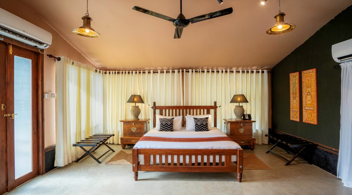 Leopard Trails Plunge Pool Suites deluxe bed