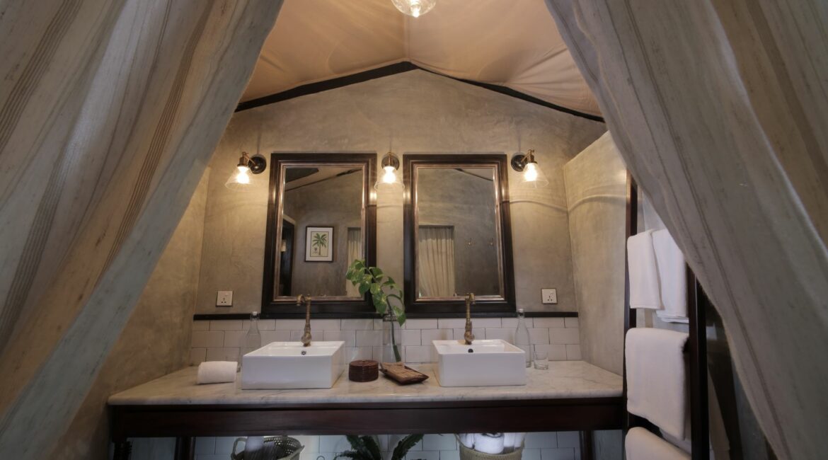 Leopard Trails Suites beautiful en sutie his and her wash basins