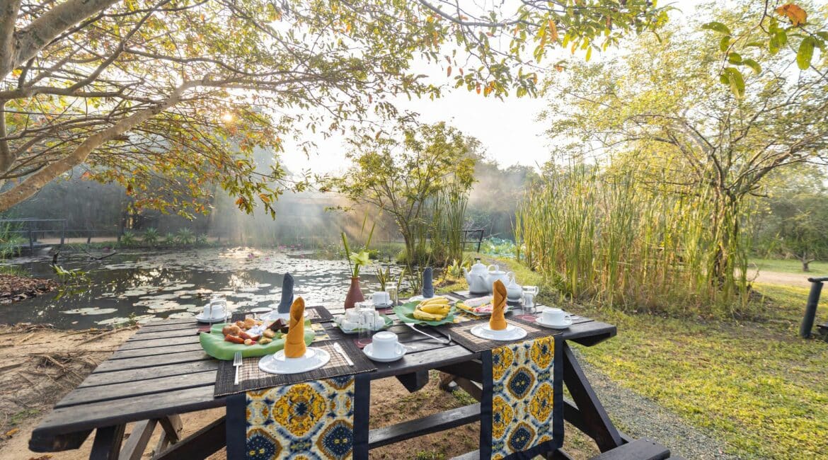 Leopard Trails Wilpattu Camp – Dining in the wild amidst natural surroundings, with beautifully prepared meals made from fresh local ingredients.