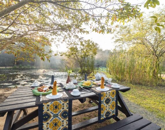 Leopard Trails Wilpattu Camp – Dining in the wild amidst natural surroundings, with beautifully prepared meals made from fresh local ingredients.