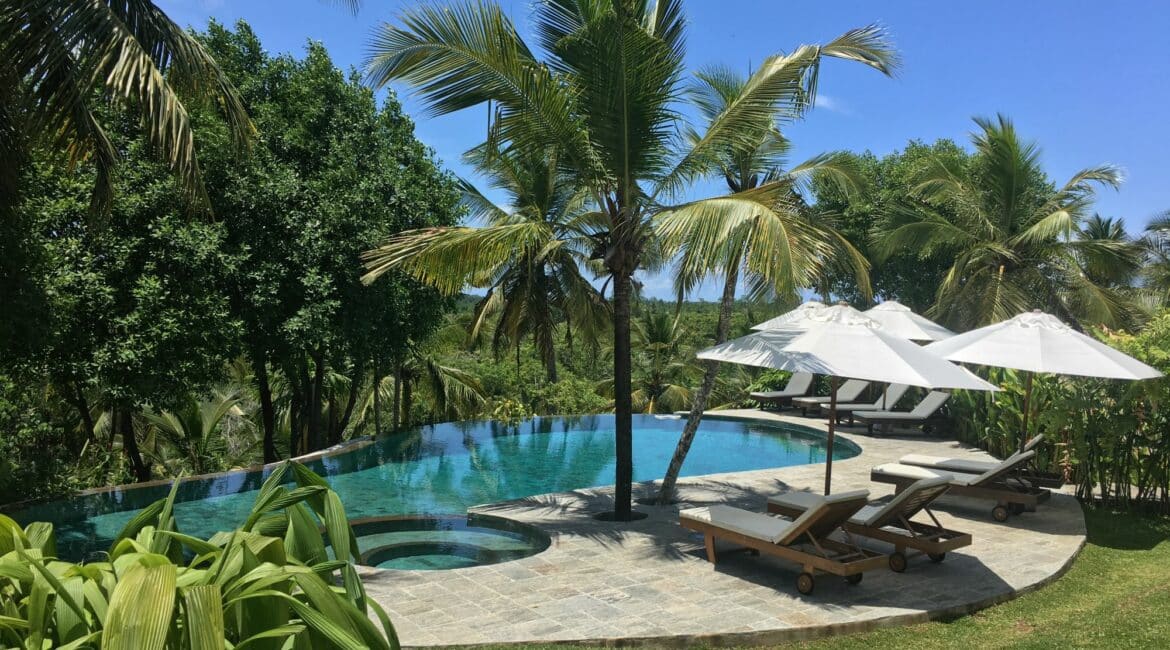 Tekanda Lodge swimming pool and uninterrupted blue skies