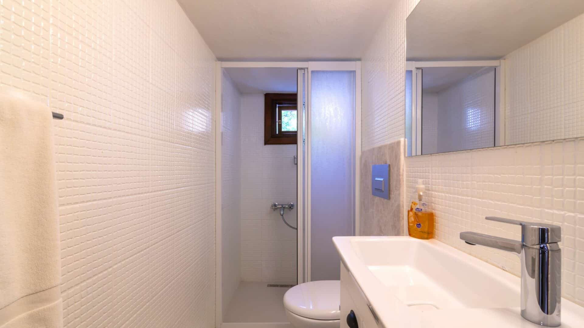 Korsan Minik bathroom