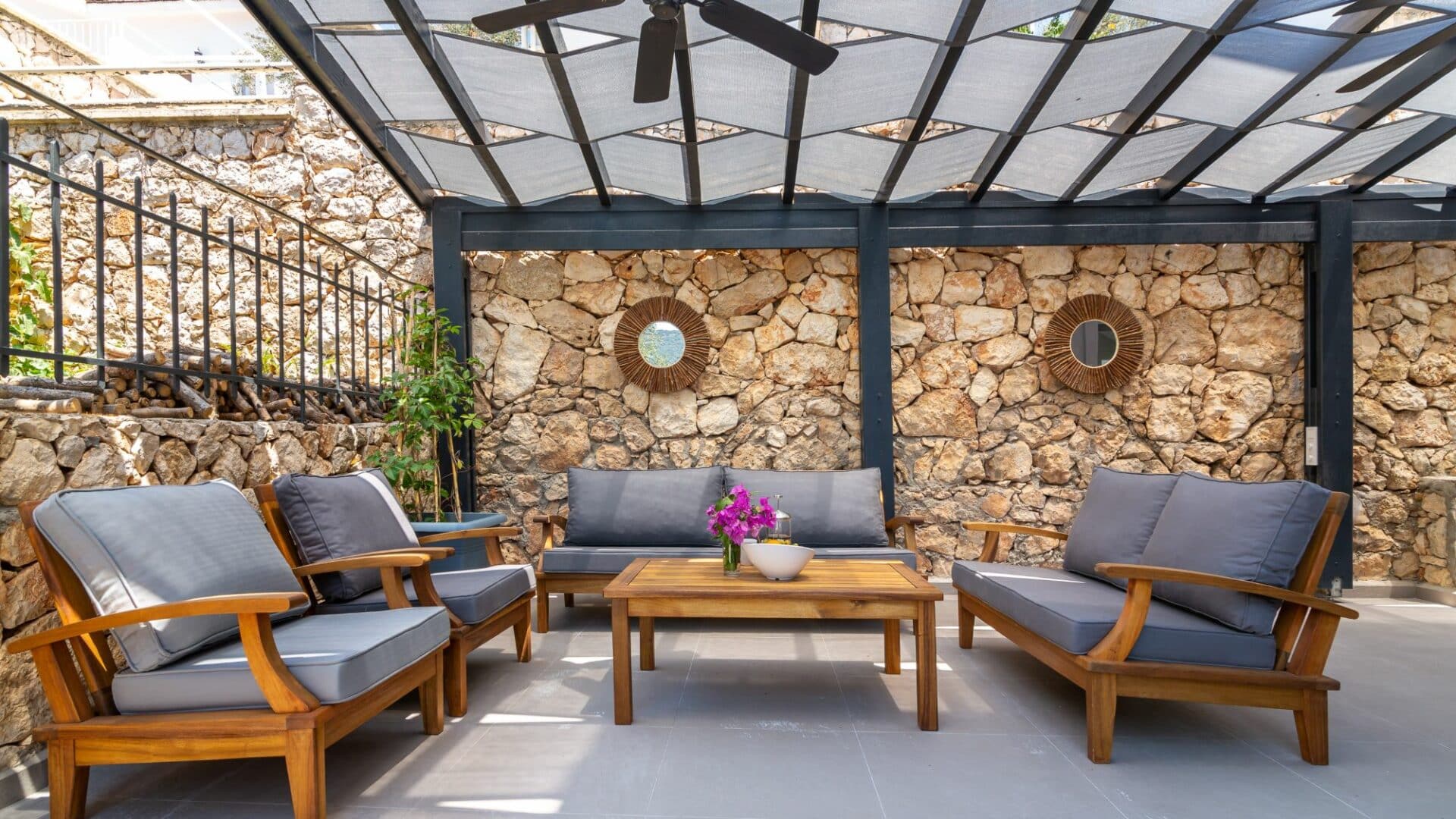 Villa Bay Life Relaxing Under the shade of a pergola