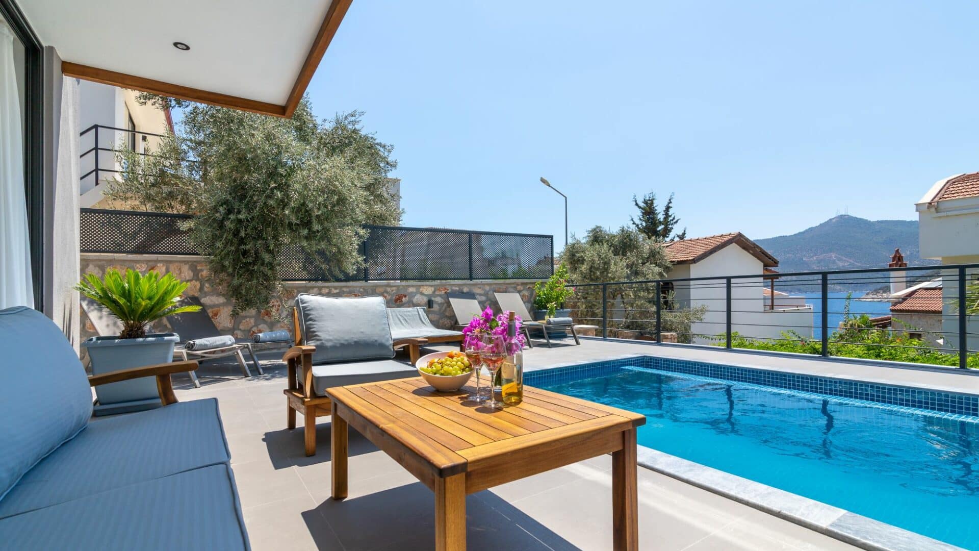 Villa Bay Life alfresco sitting area