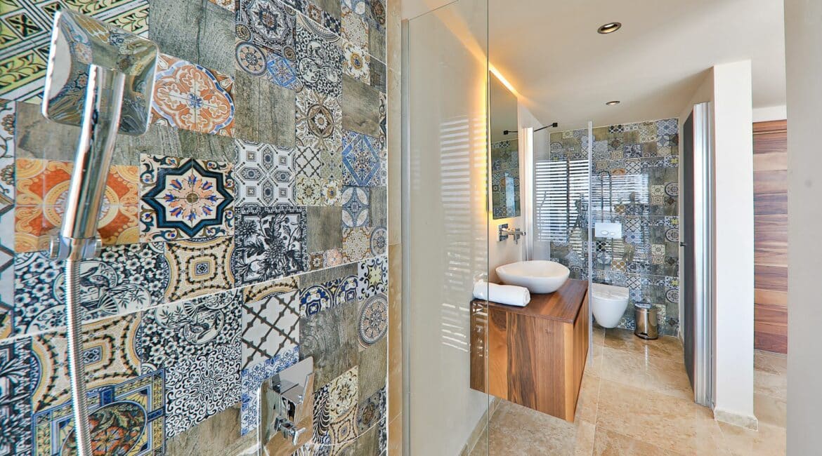 Villa Beverley Hills Kalkan bathroom with turkish tiles