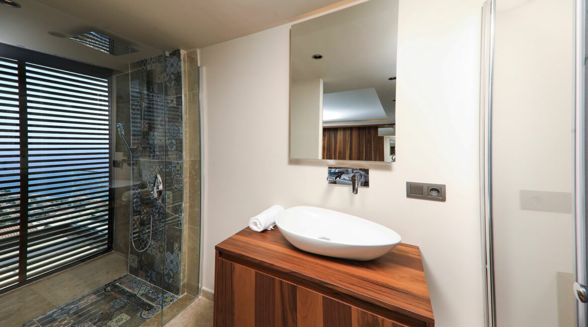 Villa Beverley Hills Kalkan beautiful en suite bathroom