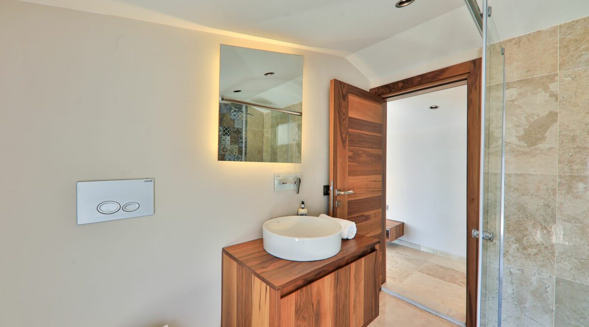 Villa Beverley Hills Kalkan large bathroom