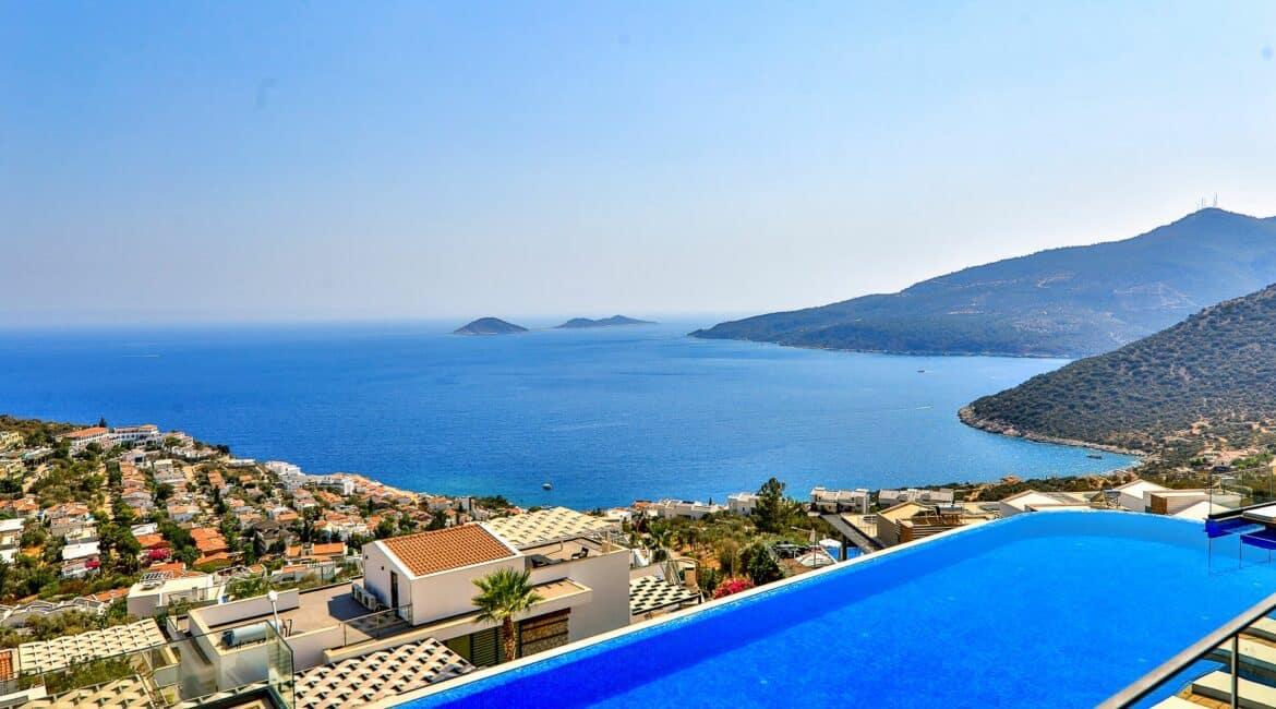 Villa Beverley Hills Kalkan large swimming pool and bay views