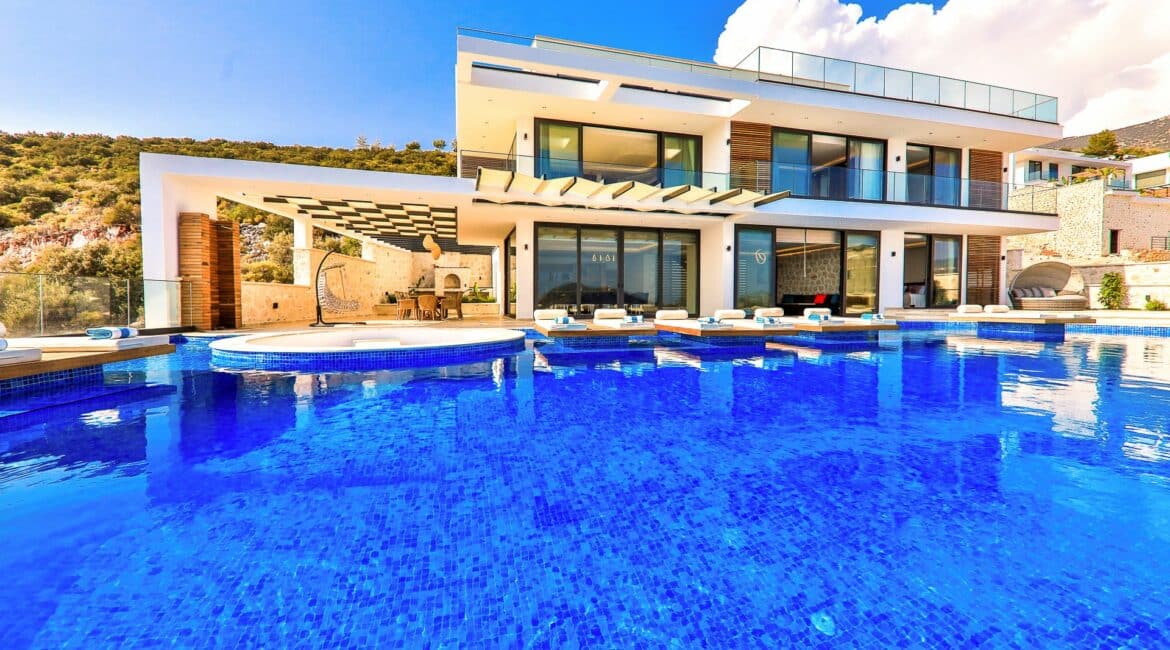 Villa Beverley Hills Kalkan swimming pool and alfresco terraces