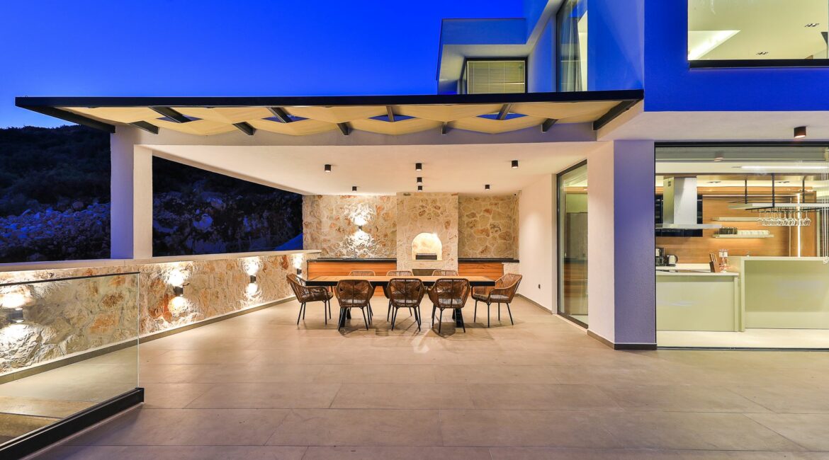 Villa Escala dining area under the shade of a pergola