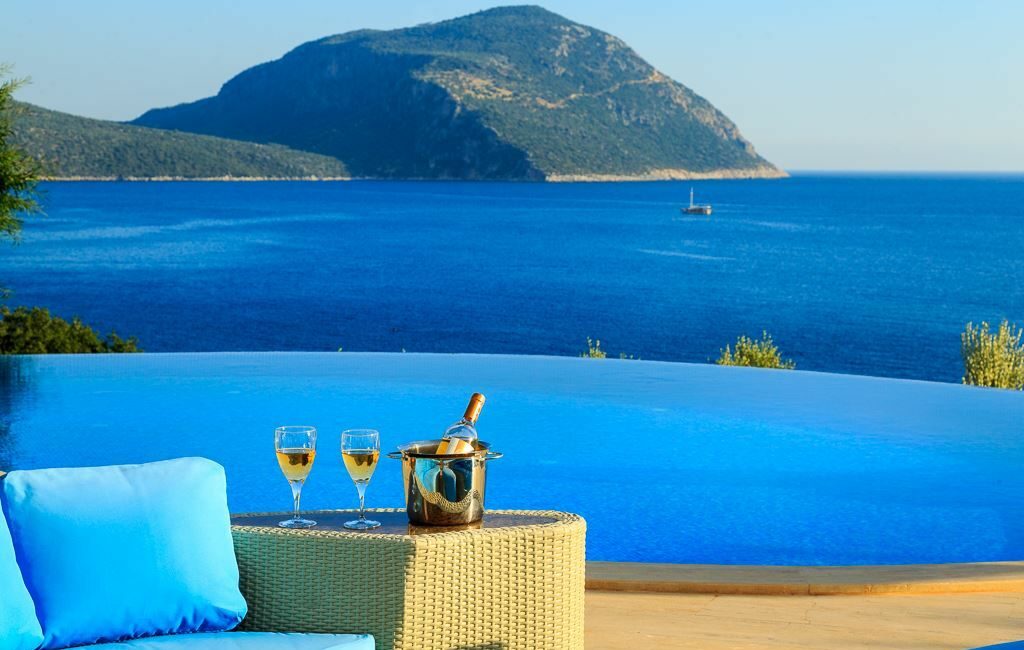 Villa Guney Exclusive in Kalkan bay dreaming by the pool