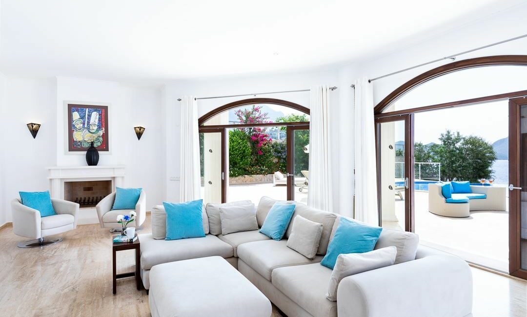 Villa Guney Exclusive in Kalkan open plan living and access onto the pool terrace