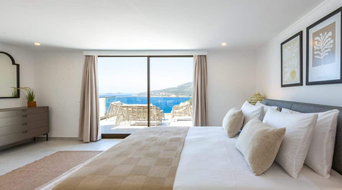 Villa Korsan Kalkan bedroom and floor to ceiling glass windows