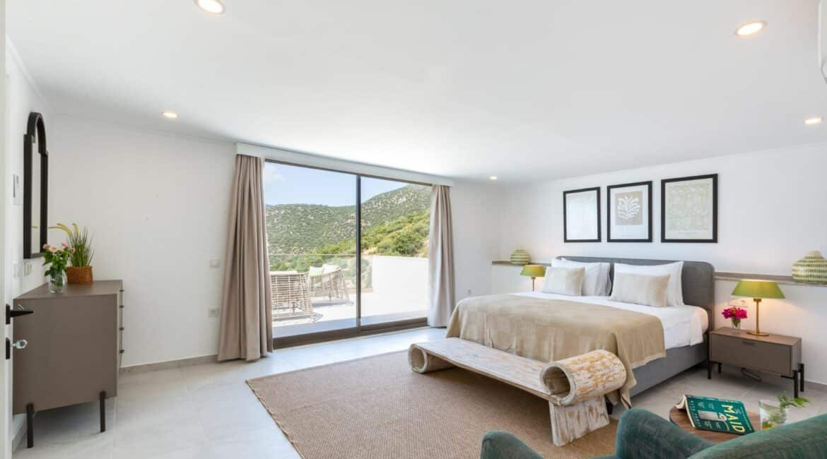 Villa Korsan Kalkan spacious double bedroom