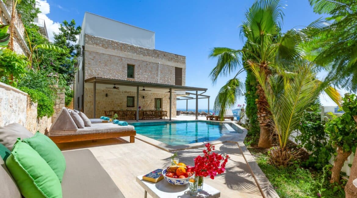 Villa Korsan Kalkan swimming pool and surrounding furnished terraces