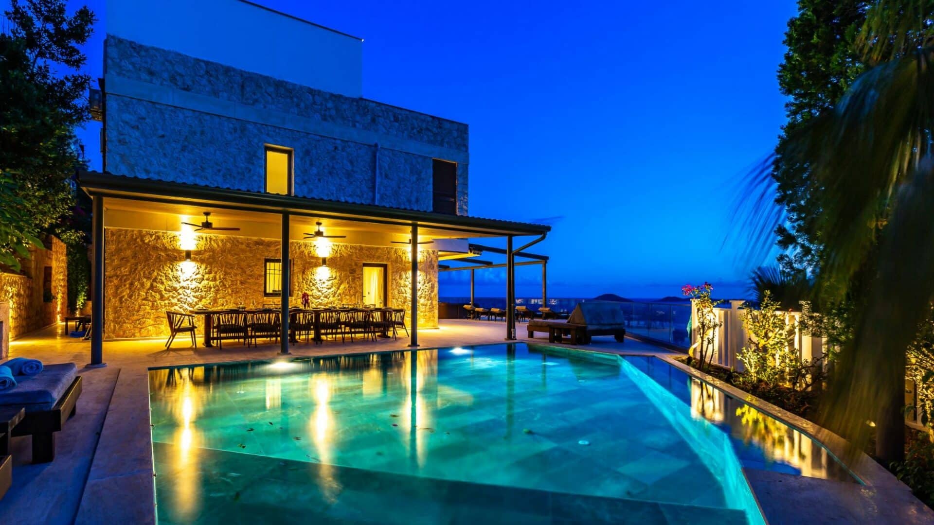 Villa Korsan Kalkan swimming pool by night