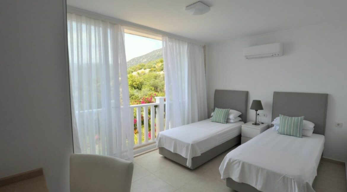 Villa Korsan Kalkan twin bedroom ideal for friends sharing