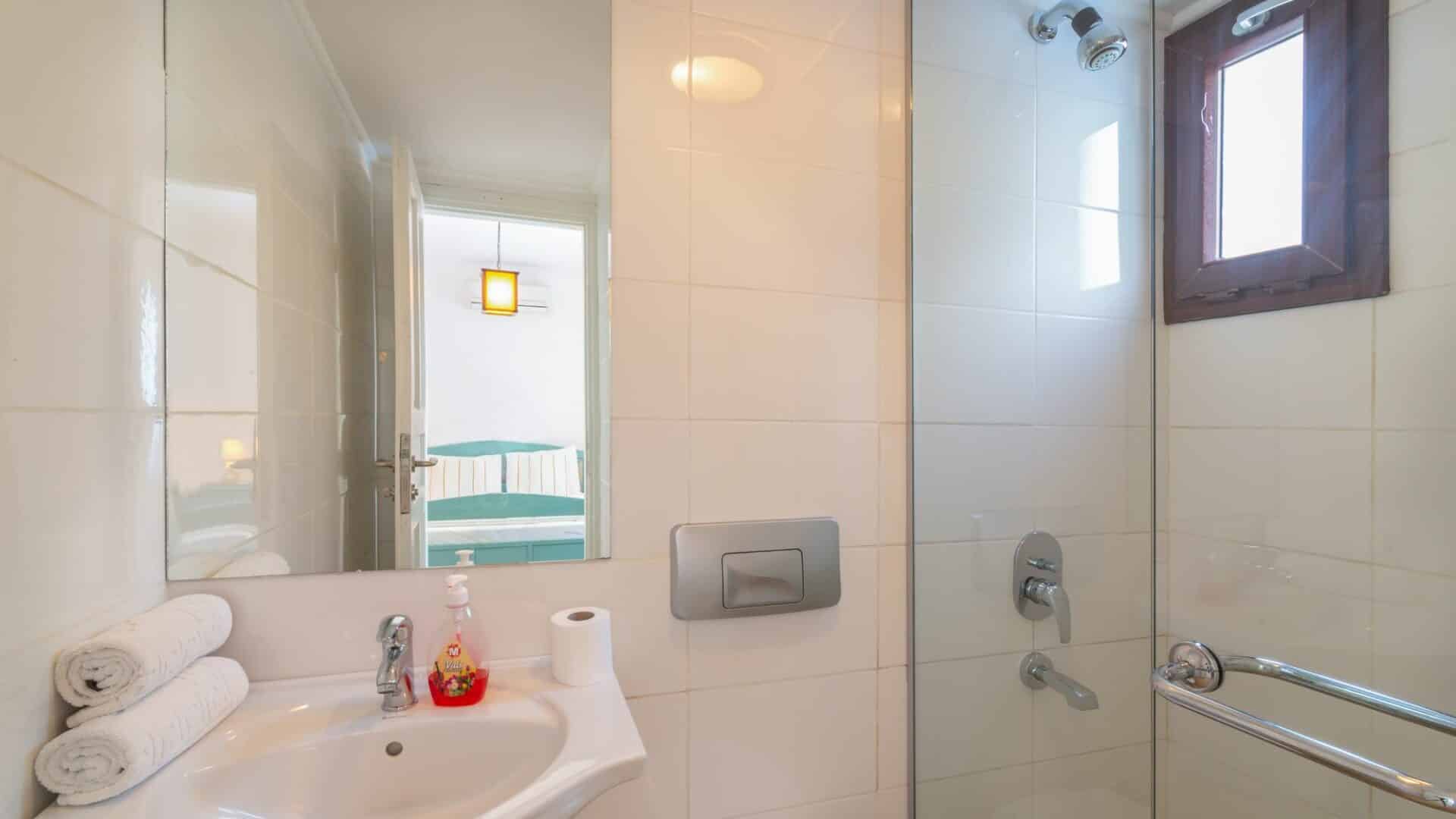 Villa Liky Kalkan en suite bathroom