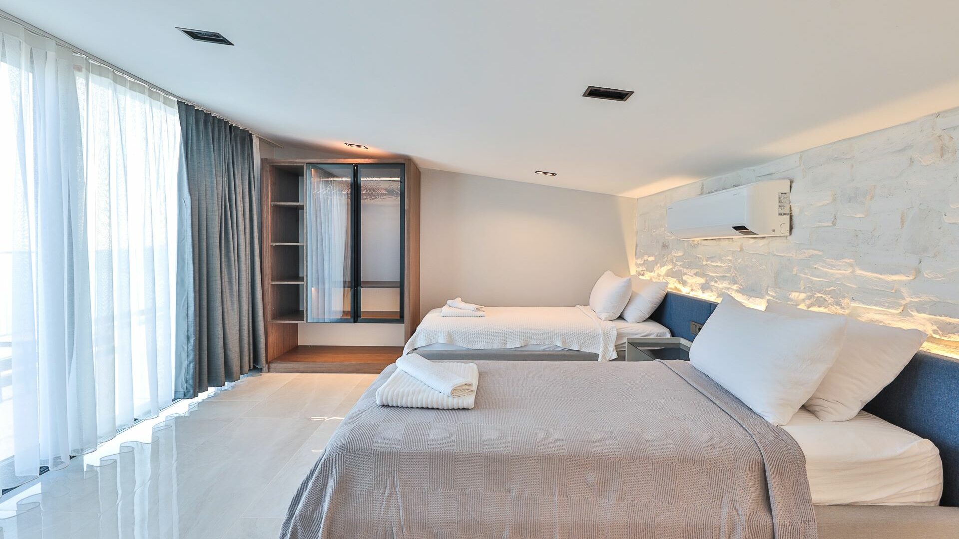 Villa Max View Twin Bedroom Minimal Interiors