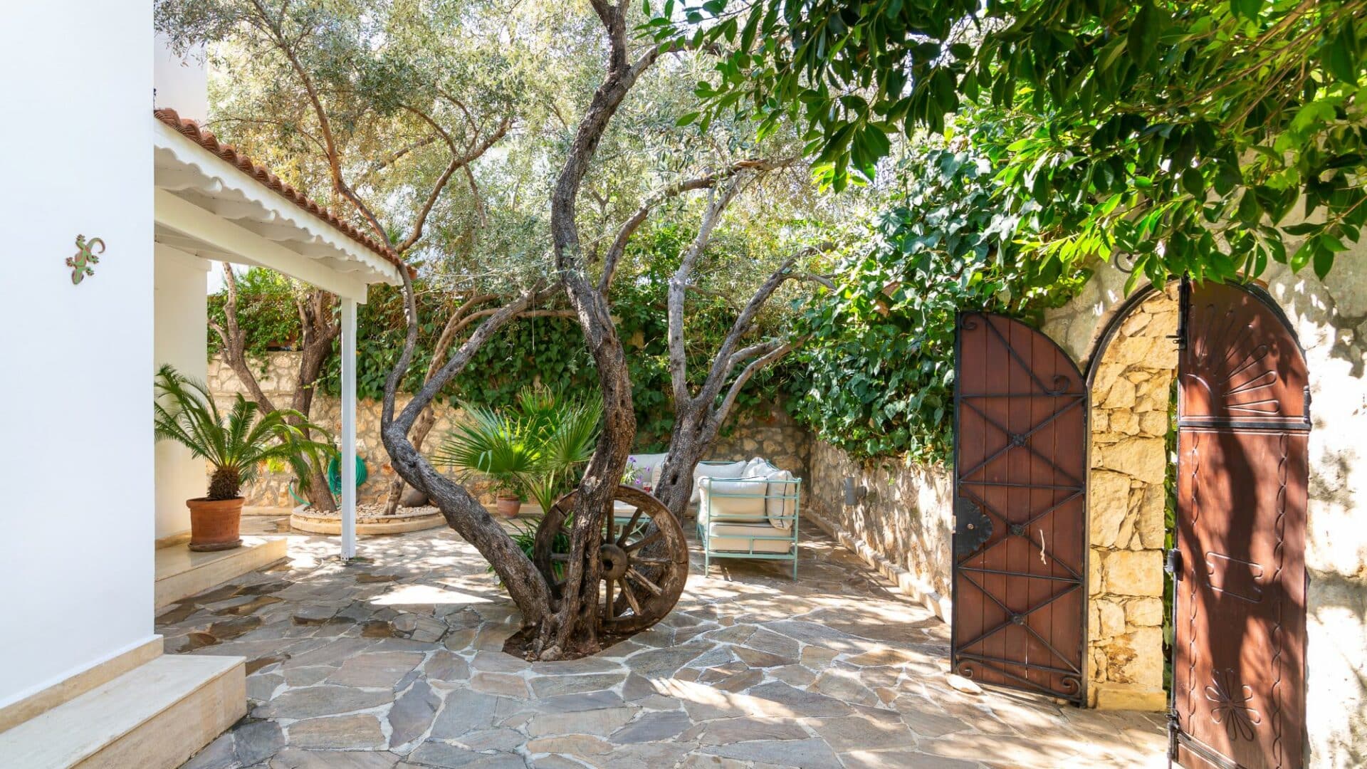 Yesil Ev Villa in Kalkan courtyard garden on entrance to the villa