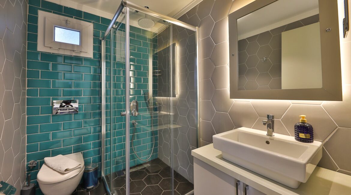 Elif Villas general en suite shower room