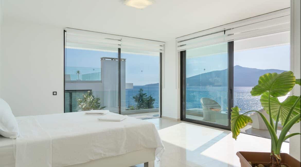 Villa Afsana Kalkan double bedroom and sea views