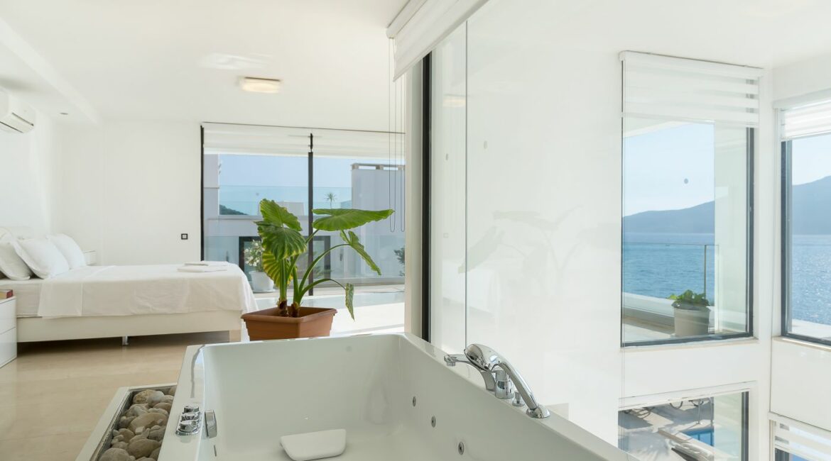 Villa Afsana Kalkan double bedroom with bath