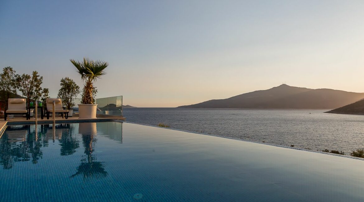 Villa Afsana Kalkan infinity pool and bay views