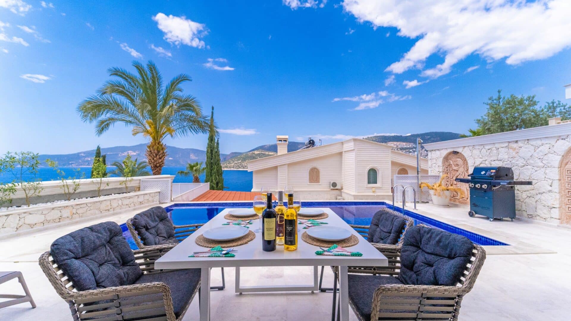 Villa Bahce Kalkan comfy en plein air dining terrace