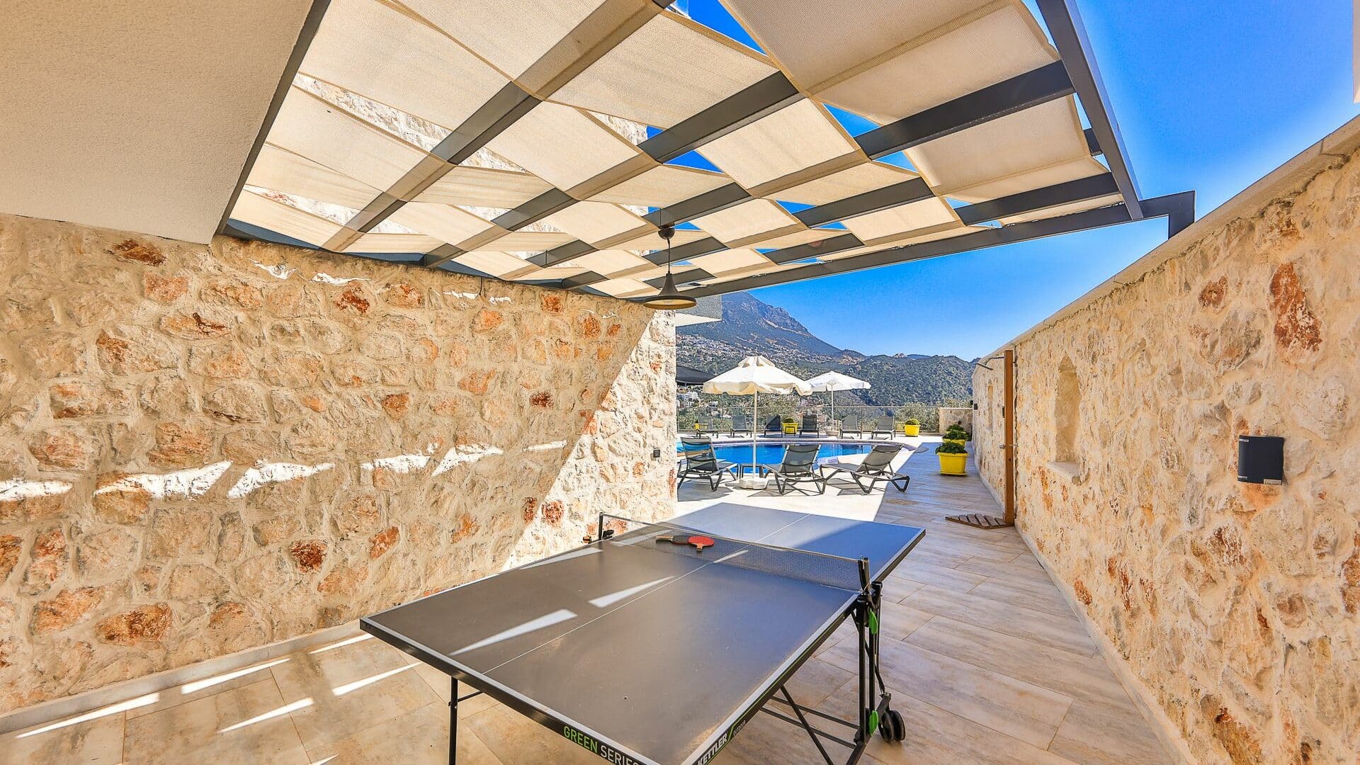 Villa Elia table tennis alfresco shower and swimming pool