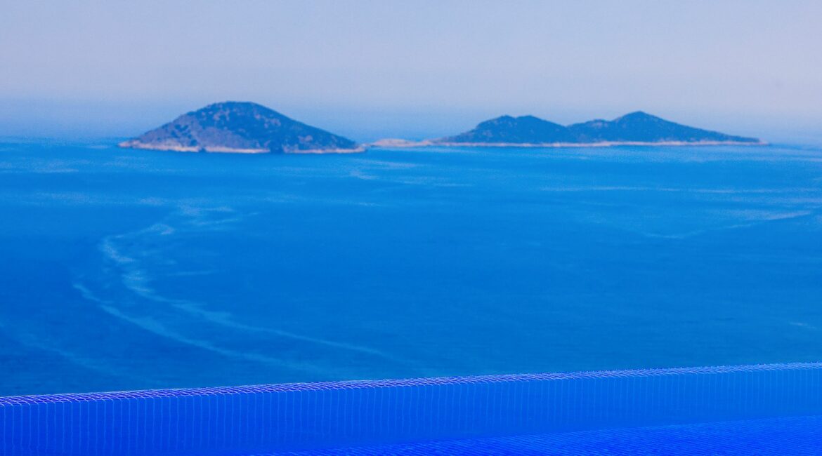 Villa Overseas Mouse and Snake Islands and stunning sea views from the pool