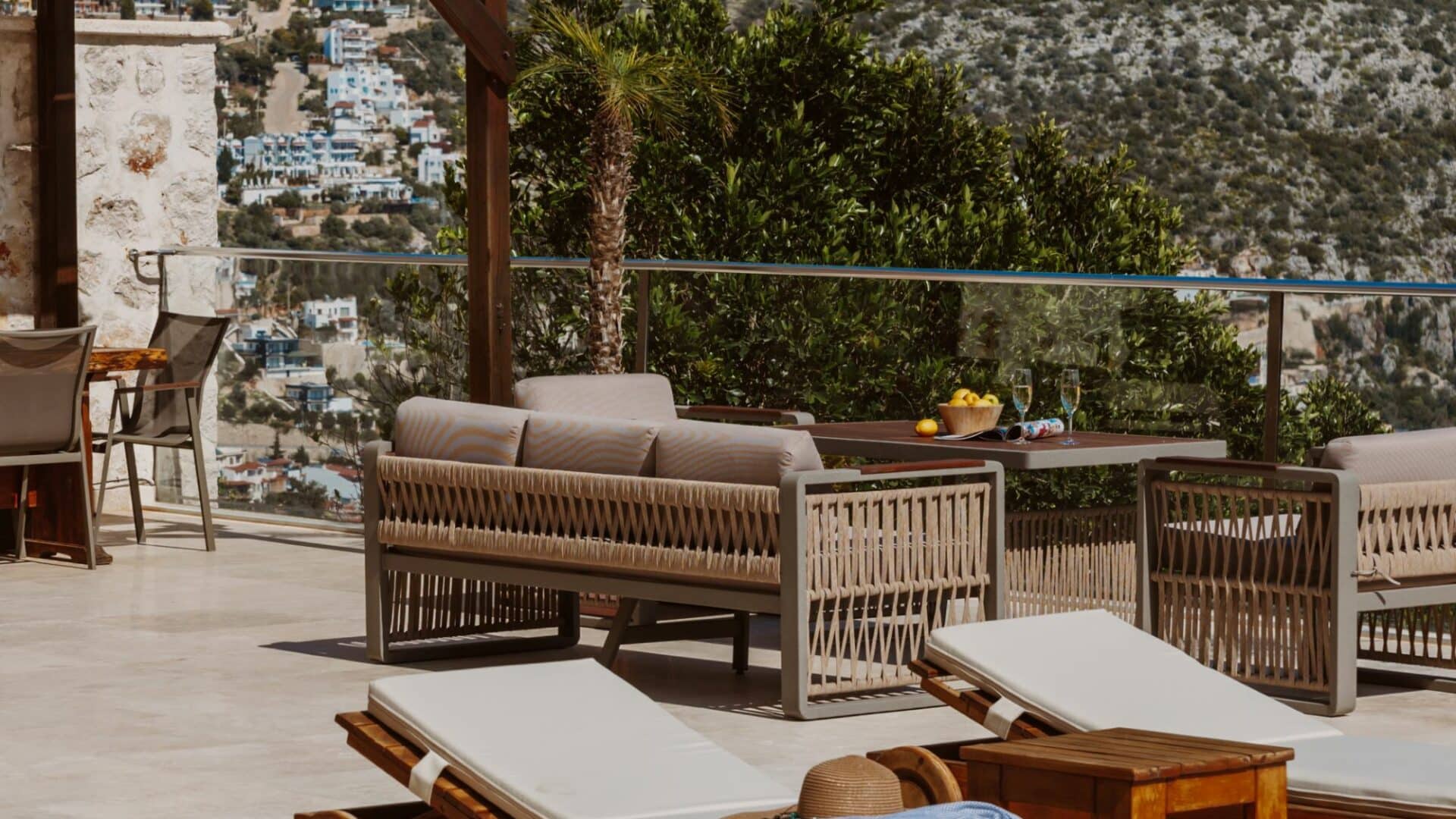 Villa Aslan Kalkan swimming pool and day beds