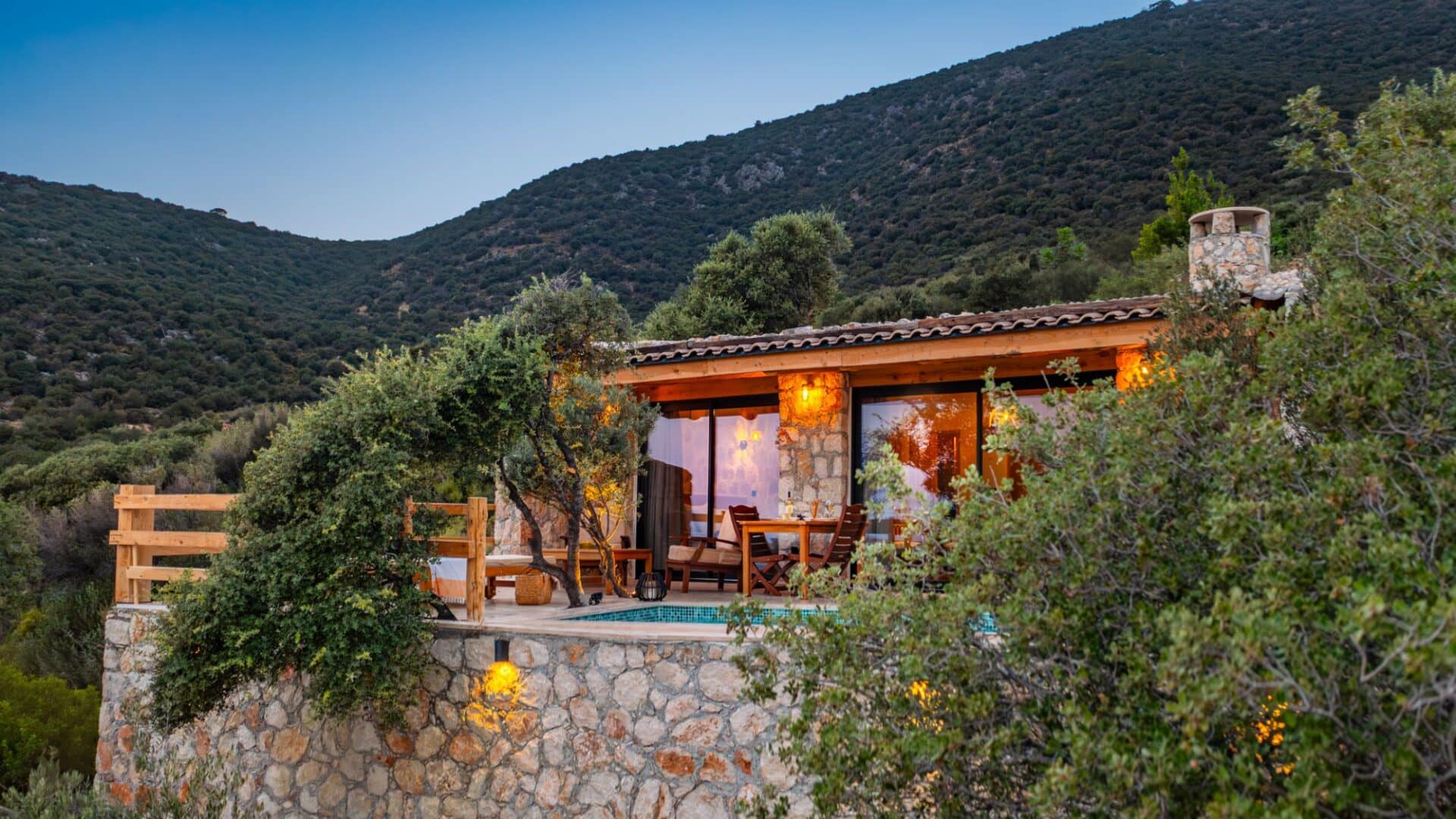 Waters Edge 7 Kalkan an utterly romantic 1 bedroom villa in a front line seaside position