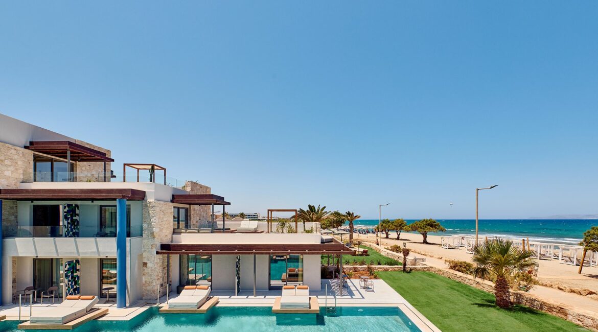 Paralos Kosta Alimia Crete rooms by the pool and adjacent to the beach