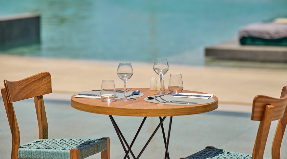 Paralos Kosta Alimia Seafood Okeanos stunning table setting
