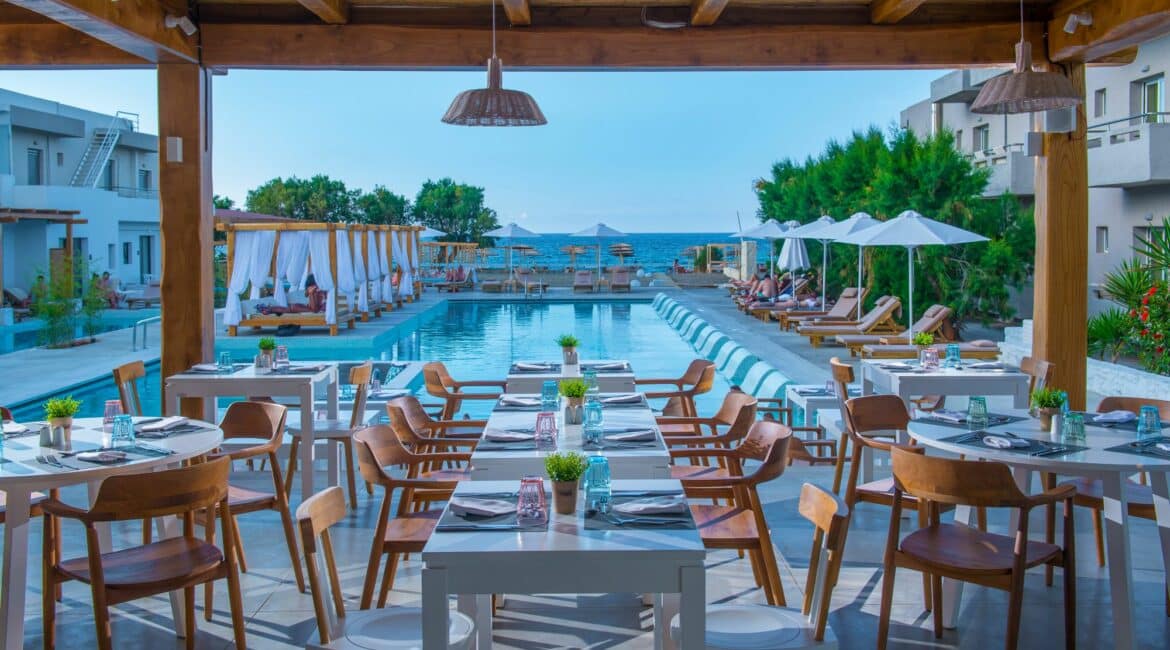 Paralos Lifestyle Beach Crete main restaurant dinner service