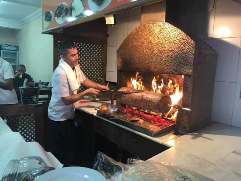 Turkish chef carving döner kebab, a symbol of Turkey’s rich food culture and culinary heritage.