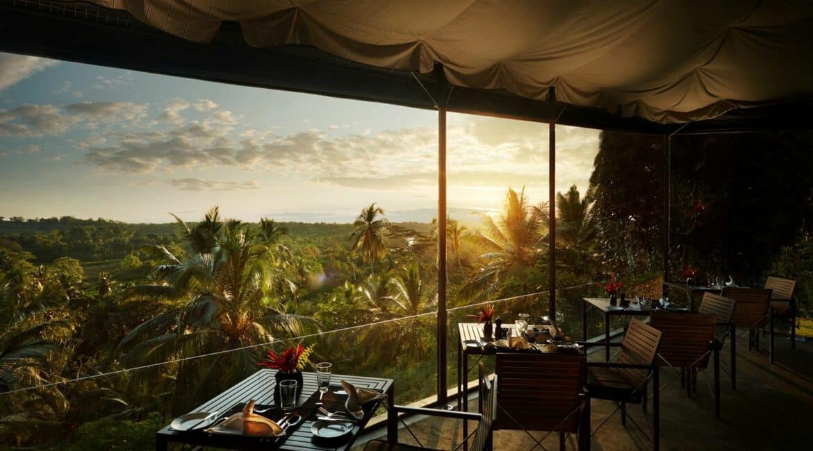 Kahanda Kanda dining low sunset