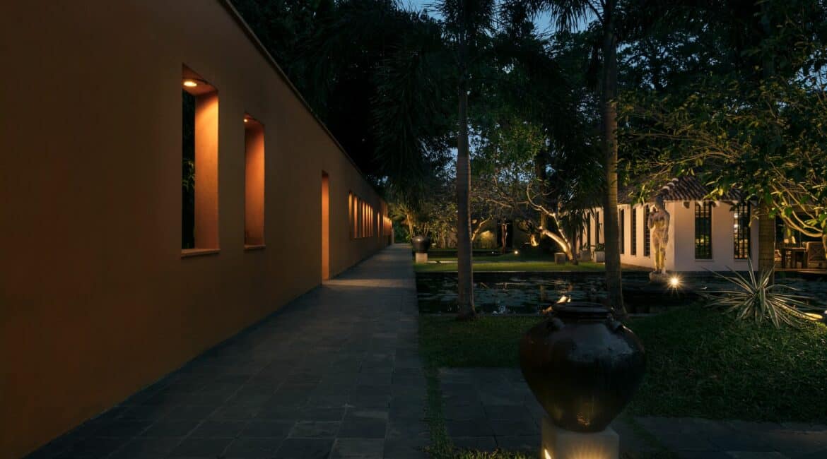 Kahanda Kanda gardens by night